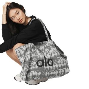 NWT Alo Yoga Grey Tie Dye One Size Tote Bag